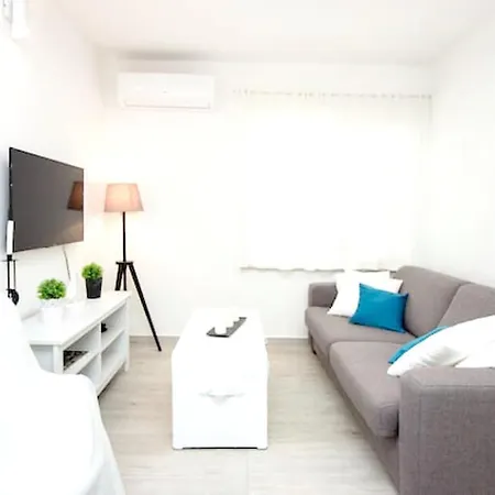 Apartment Modern In 70 M² Parking Included