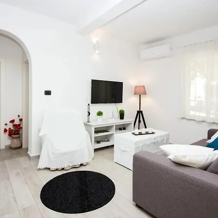 Modern In - 70 M² - Parking Included Appartement Trogir
